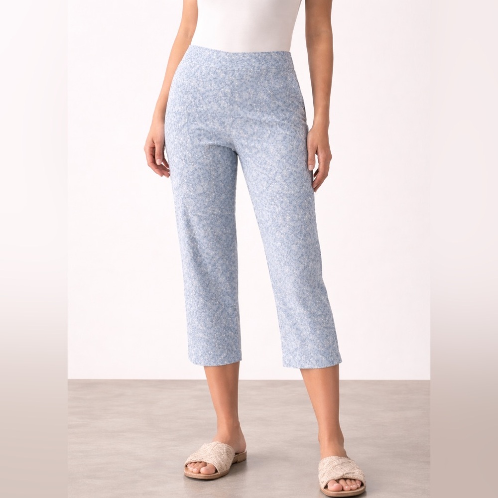 Elegant Floral Women's Capris